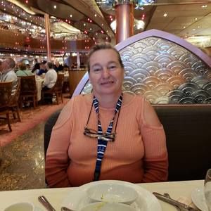 Meet your Posher, Monique